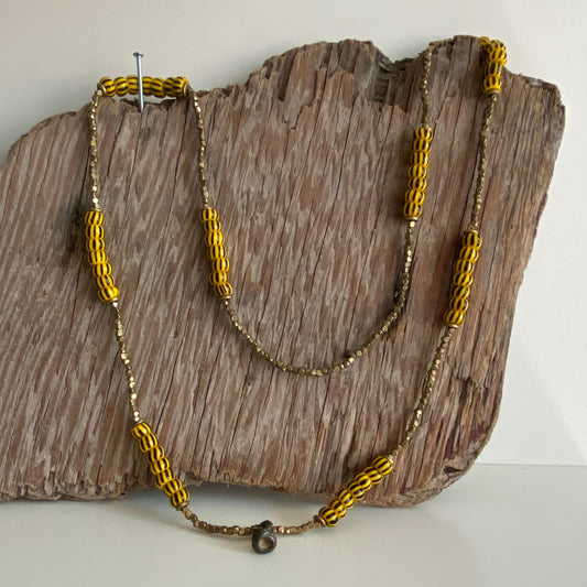 bumble bea stripes necklace