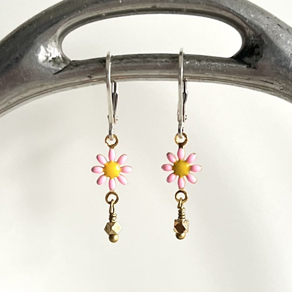 pink daisy earrings