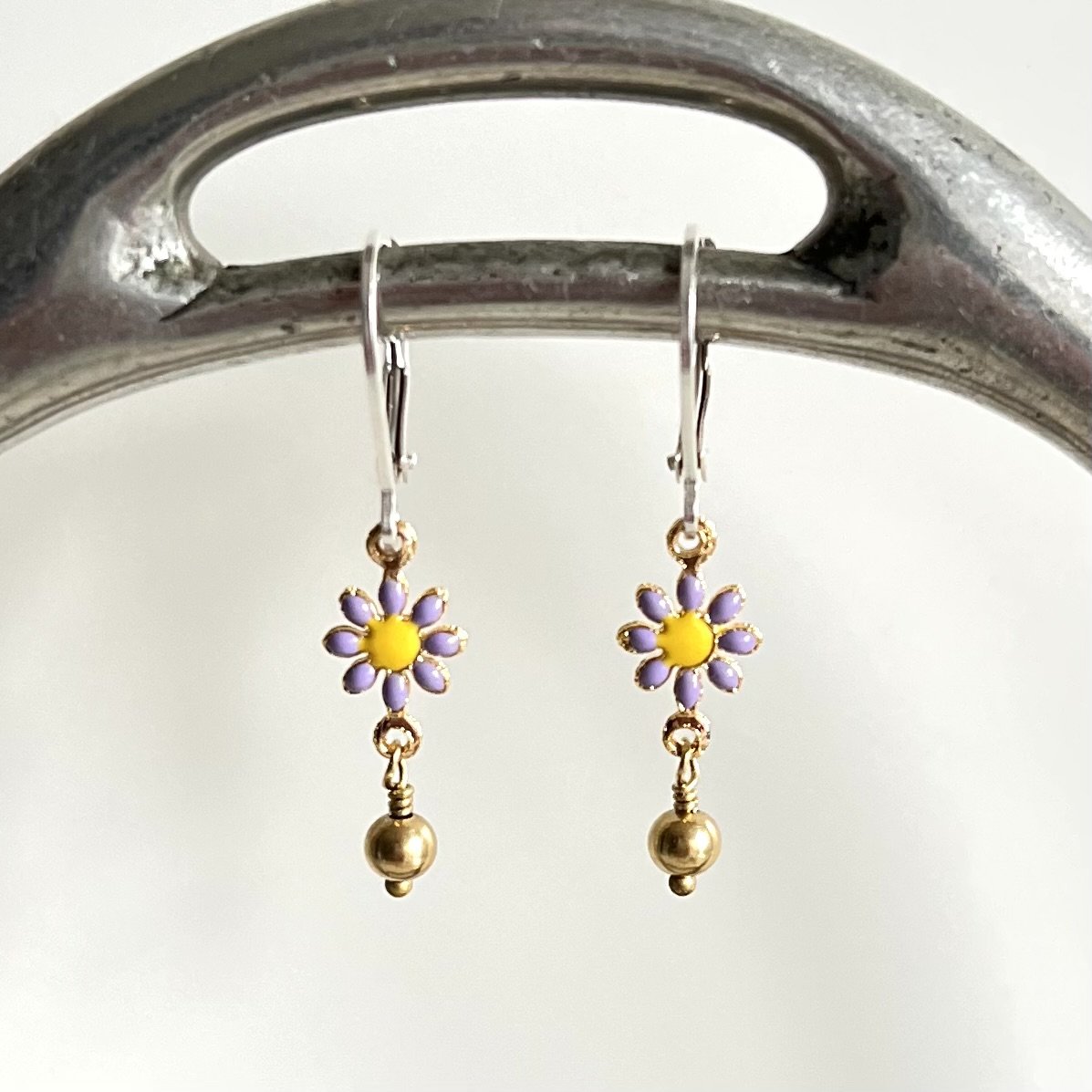 lavender daisy earrings