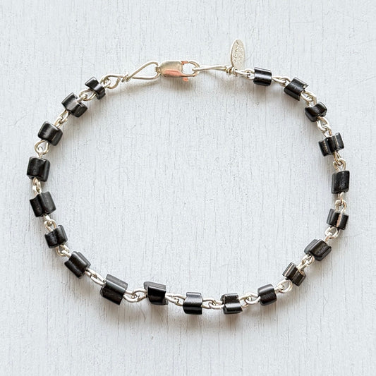 rigid riges bracelet